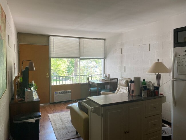 Building Photo - 1BR/1BA West Campus - Short distance to Mi...