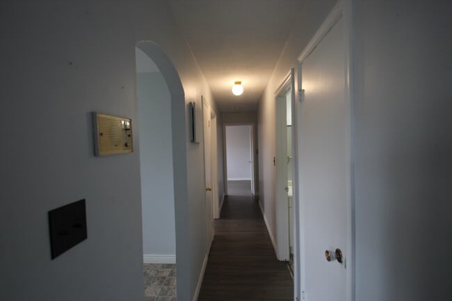 Building Photo - 22 8 St