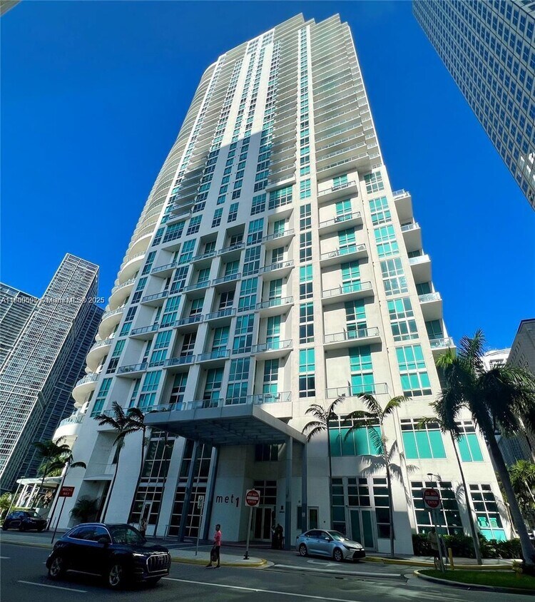 Primary Photo - 300 S Biscayne Blvd