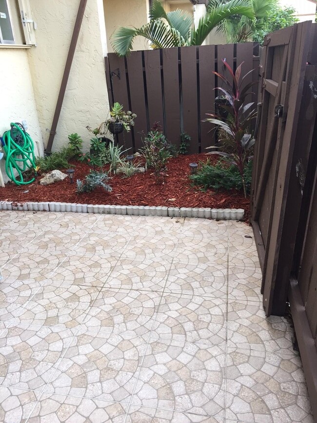 Front Patio - 1151 Sussex Dr