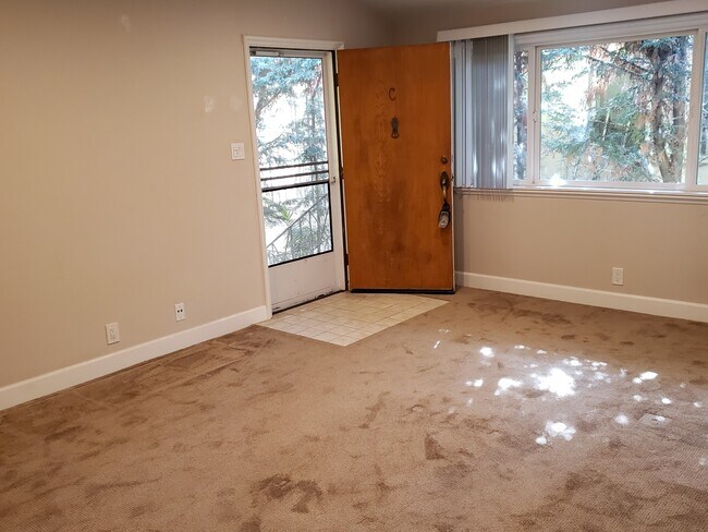 Living room from hall - 323 Bungalow Dr