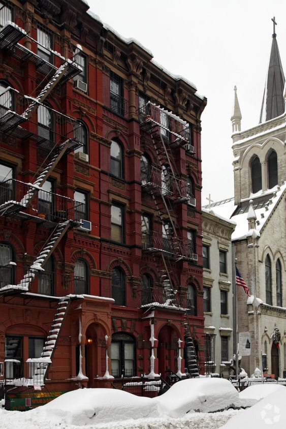 Building Photo - 99 E 7th St