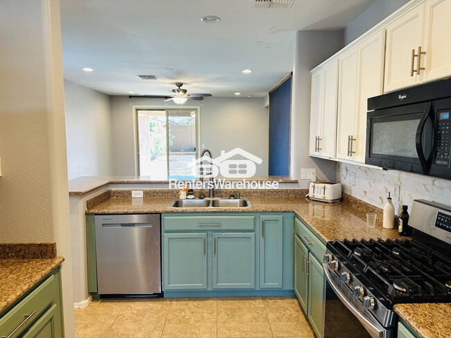 Building Photo - 26135 W Sequoia Dr