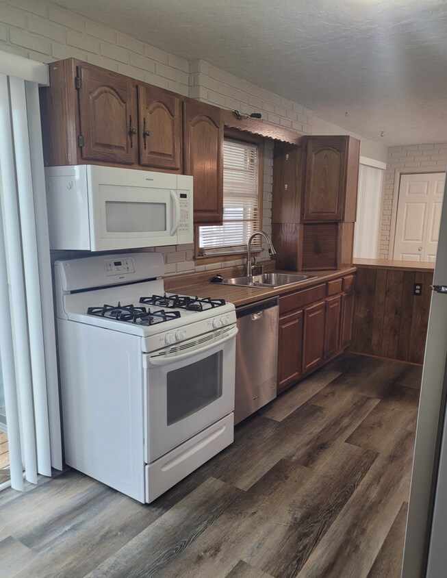 Primary Photo - 210 E 23rd Ave