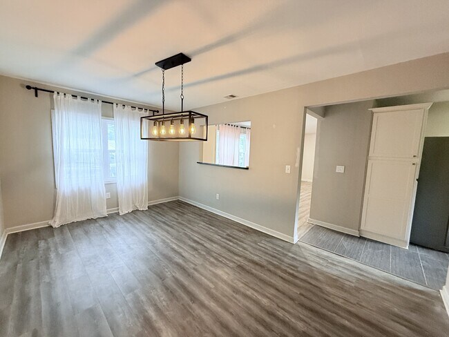 Building Photo - 7632 Rainbow Dr