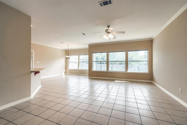 Foto del edificio - 21501 Boggy Ford Rd