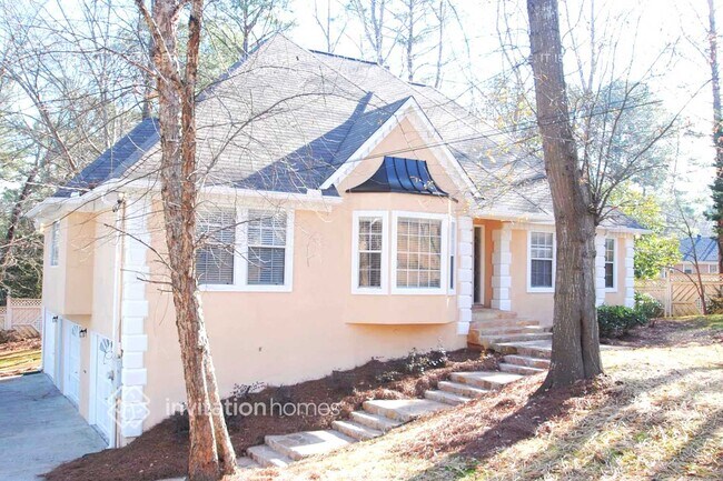 Building Photo - 740 Greenwood Ln SW