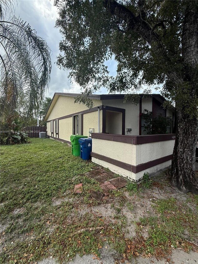 Foto principal - 6200 NW 26th Ct