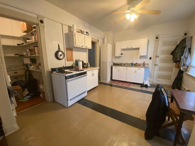 Foto del edificio - 3108 N Western Ave