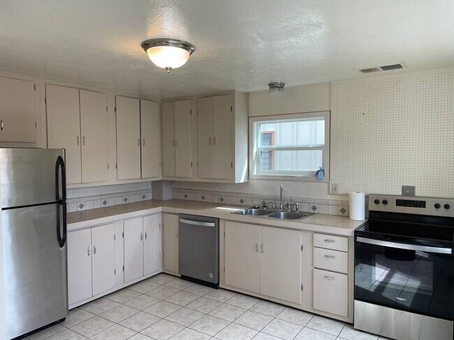 Foto del edificio - 2145 S 11th St W