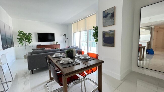 Foto del edificio - 1300 Brickell Bay Dr