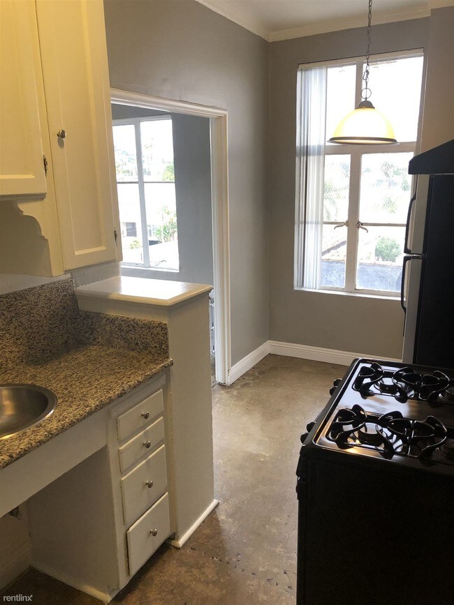 Foto del edificio - 1 br, 1 bath  - 5225 Hollywood Blvd Apt 408
