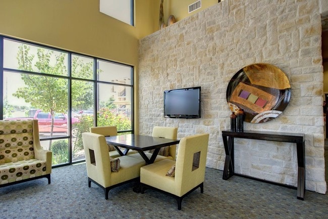 Building Photo - Crest Round Rock