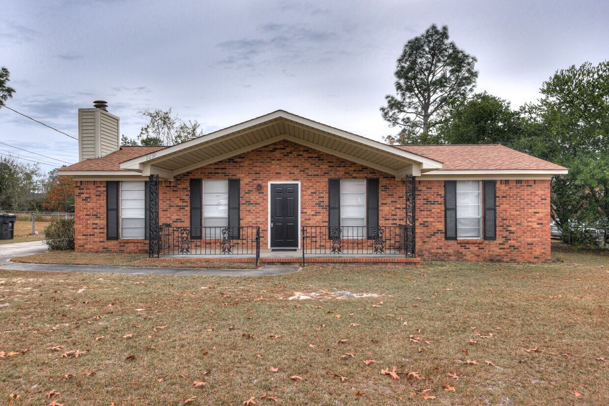 Foto principal - 3859 Fairington Dr