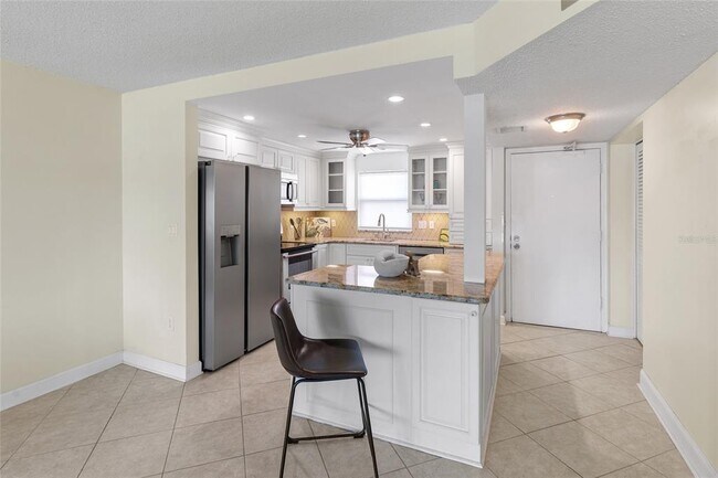 Building Photo - 4775 Cove Cir