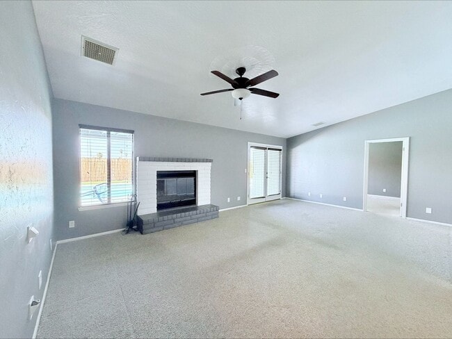 Building Photo - Charming Single Family Home With Pool