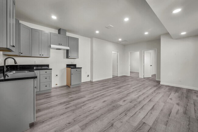 Foto del edificio - 5842-5840 Denver Ave