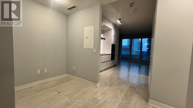 Photo du bâtiment - 2221 Yonge St