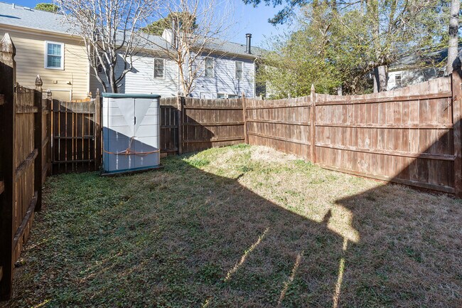 Foto del edificio - 5615 Wispy Willow Ln