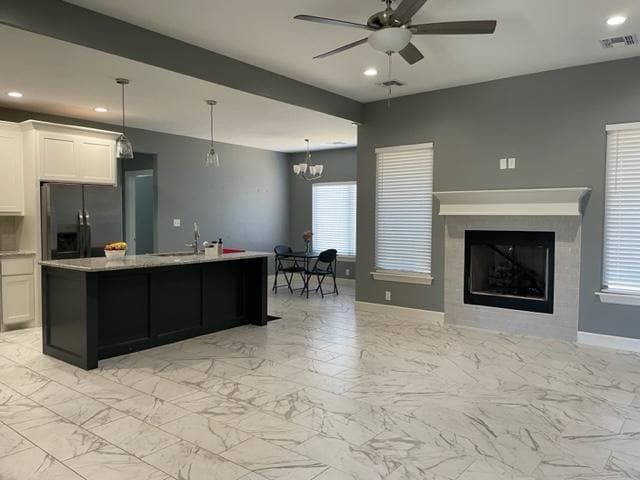 Building Photo - 609 NW Creekside Pl