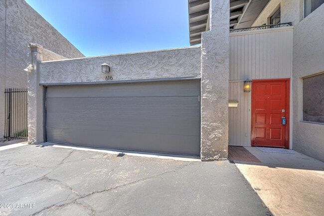 Building Photo - 616 E Manzanita Dr