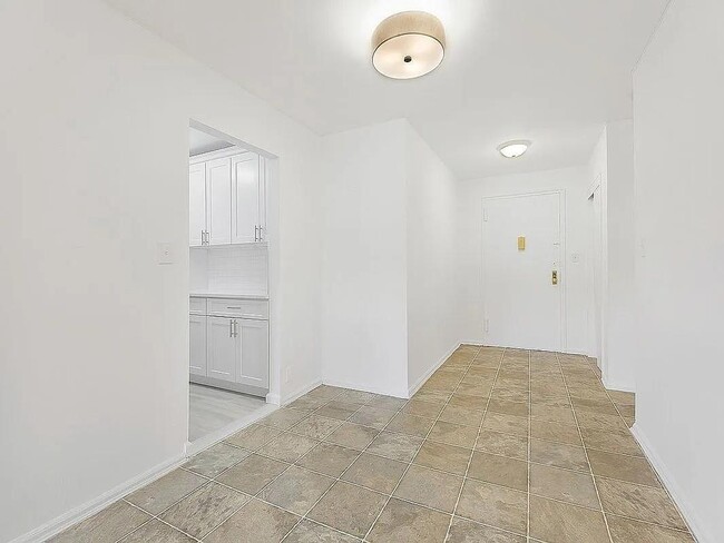 Building Photo - 88-08 151st Ave