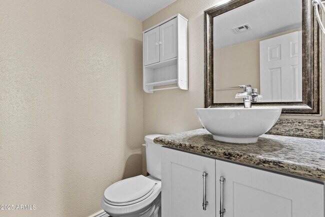 Foto del edificio - 6007 N 79th St