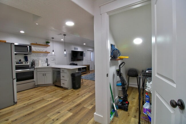 Building Photo - 257 E 1130 S