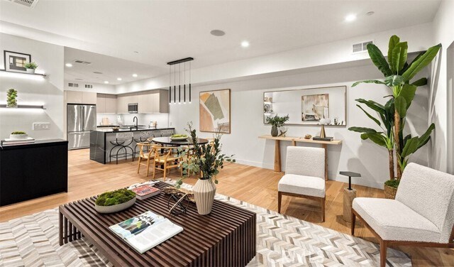 Foto del edificio - 5624 Murray Ln