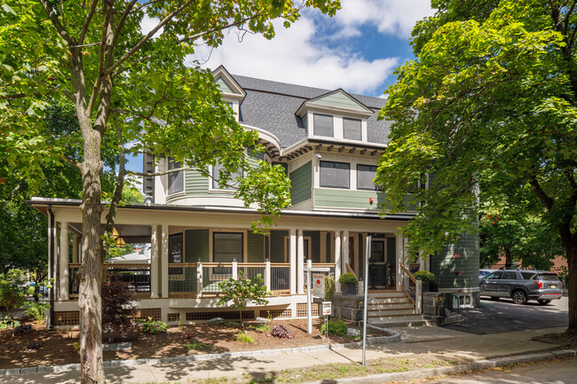 Foto del edificio - 44 Winslow Rd