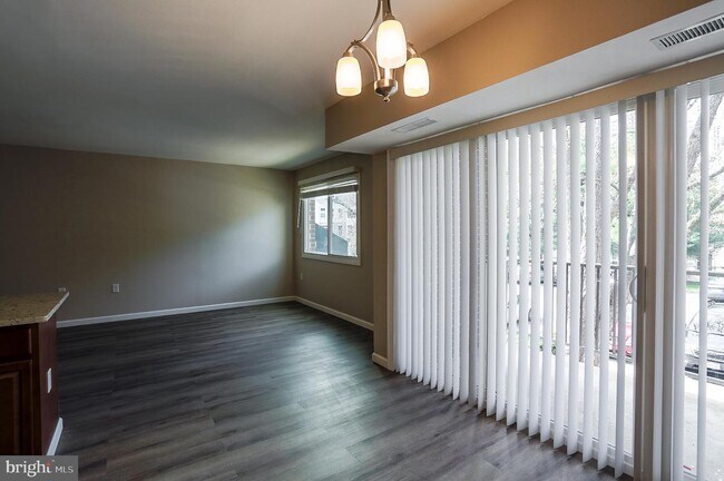 Building Photo - 1600 Renate Dr