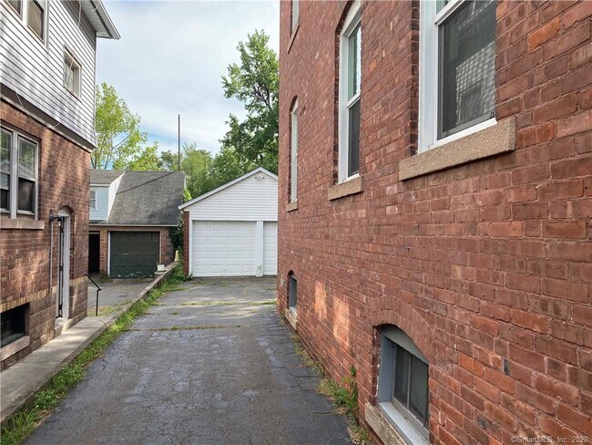 Building Photo - 75 Stack St