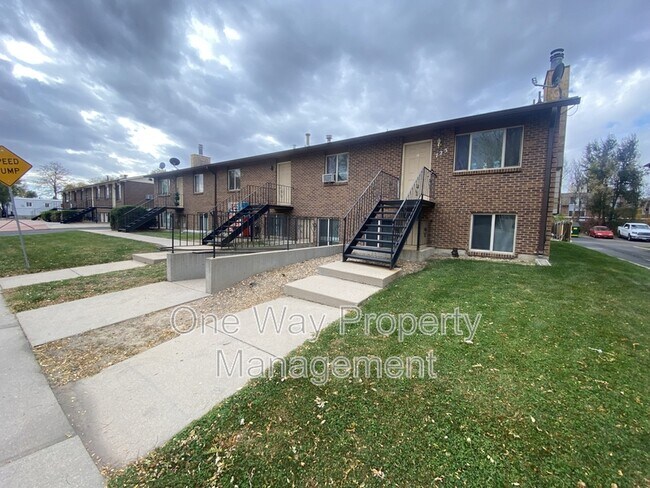 Building Photo - 723 26th Ave