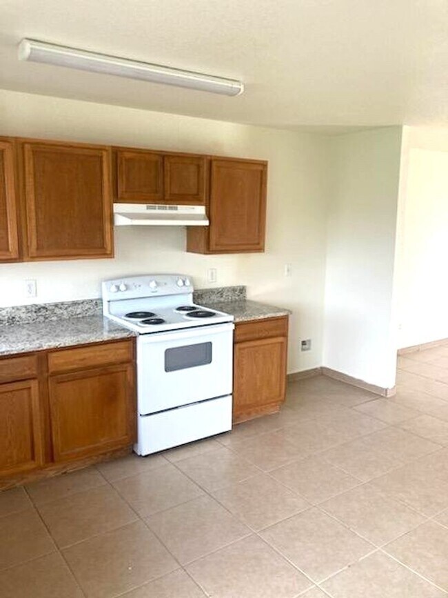 Building Photo - Pet friendly two story near bases