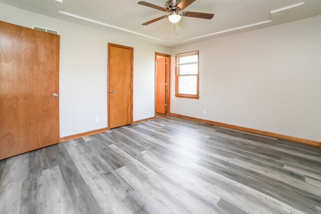 Foto del edificio - 505 E 10th St