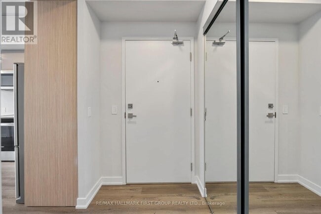 Building Photo - 10 Deerlick Ct