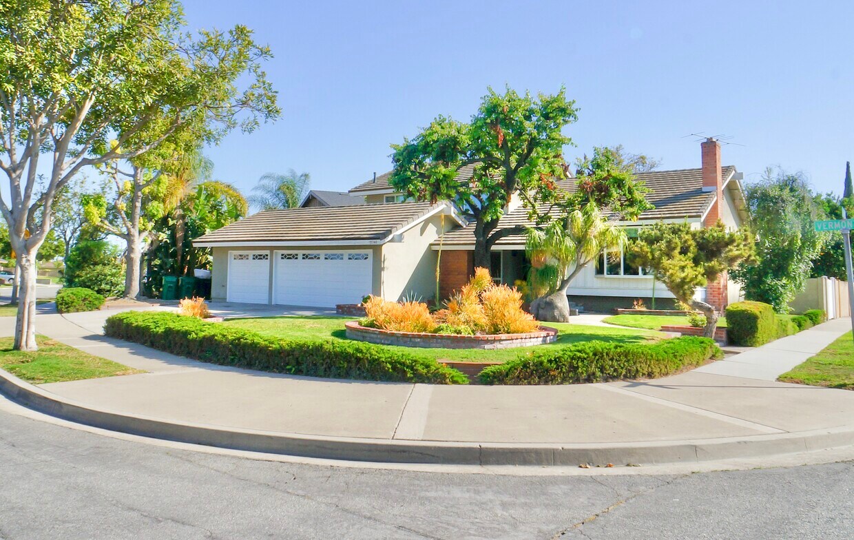 Foto principal - 15341 Vermont St
