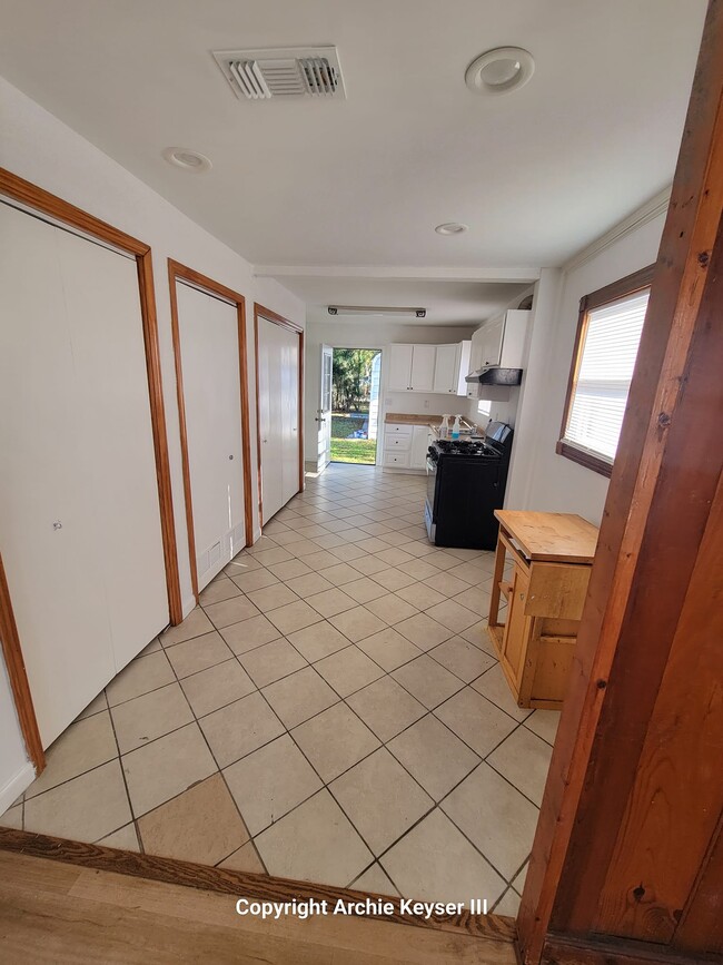 Building Photo - 310 Huntlee Dr