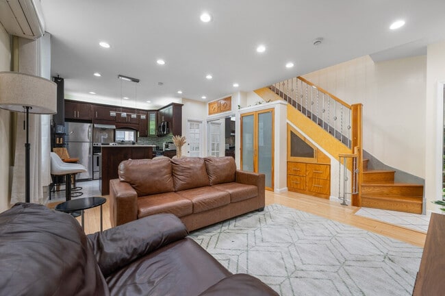 Foto del edificio - 318 E 62nd St