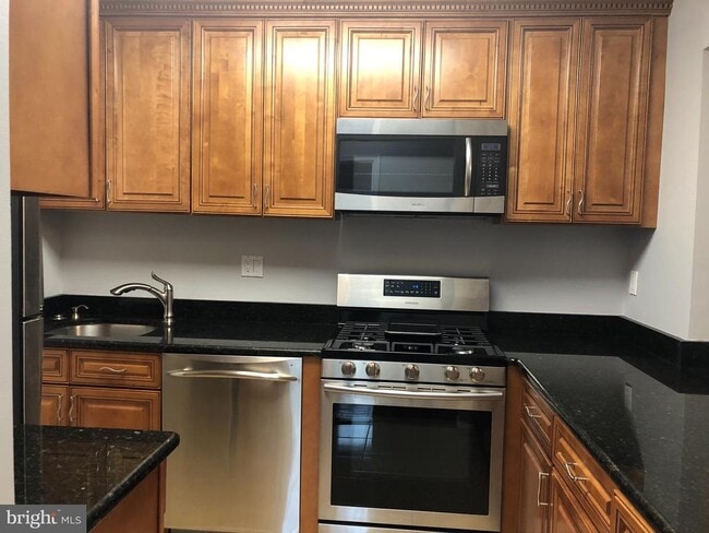 Foto del edificio - 5817 Cove Landing Rd