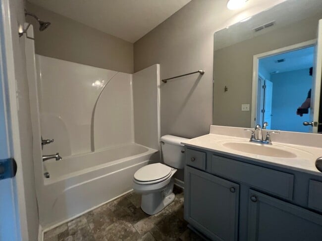 Building Photo - Immediate Occupancy!  2bed 2.5 bath Antioc...