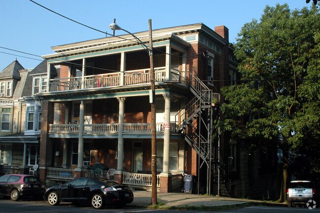 Foto del edificio - 130 Clymer St