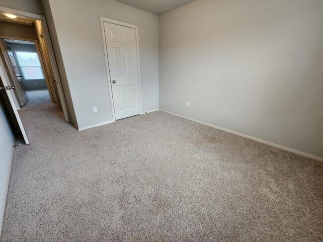 Building Photo - 2040 River Birch Trl