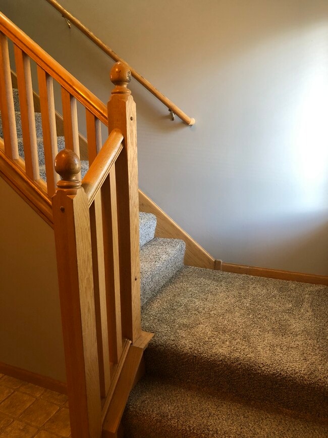 Building Photo - 525 Tanager Path