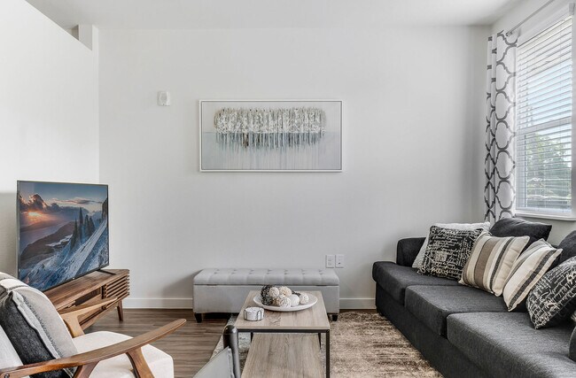 Building Photo - 1500 N Henderson Ave