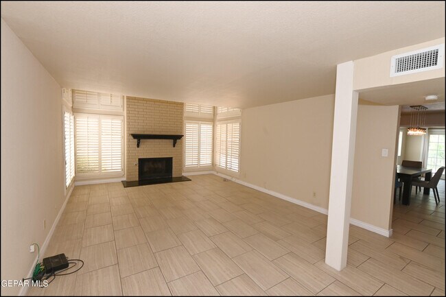 Foto del edificio - 513 Tawny Oaks Pl