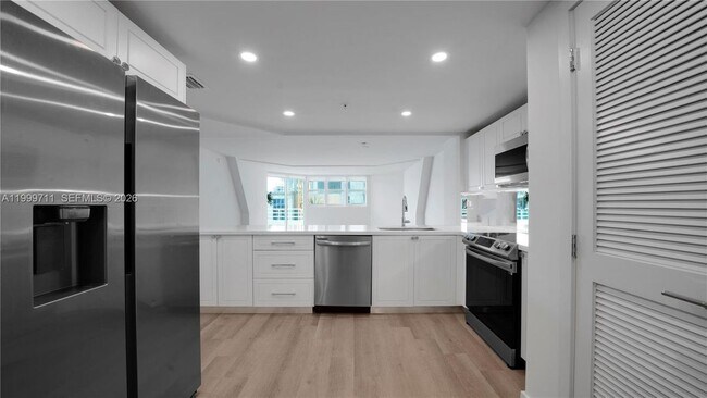 Foto del edificio - 555 NE 34th St