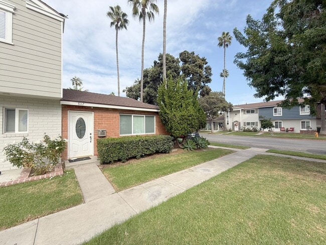 Foto del edificio - Rare Surfside One Bed Condo with Two Car G...