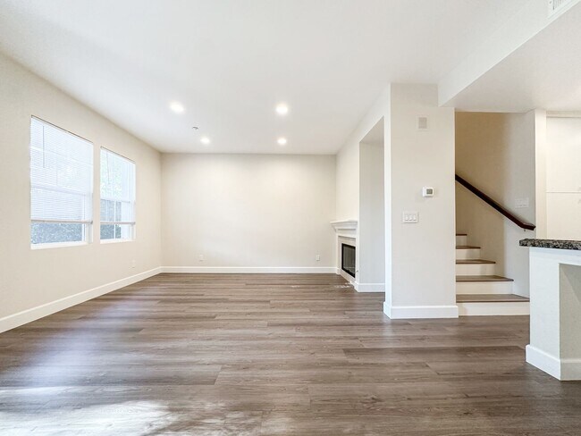 Building Photo - Beautiful Condo in San Clemente.