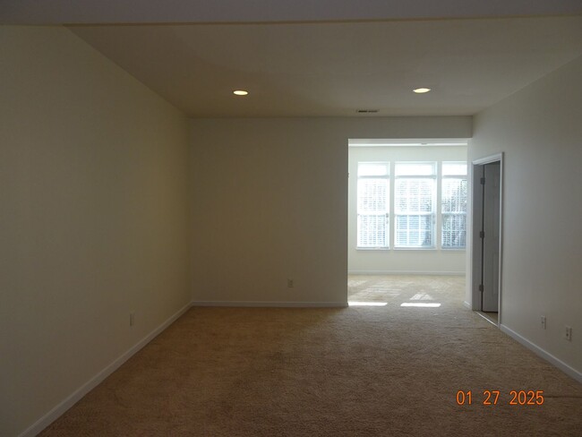 Foto del edificio - 3 Bedroom Townhome Rental in Liberty Crossing